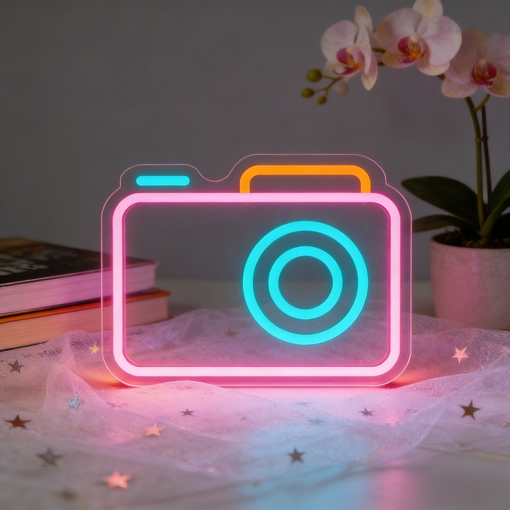 Photography Studio Lighting Set Up - لافتة نيون على شكل كاميرا، إضاءة